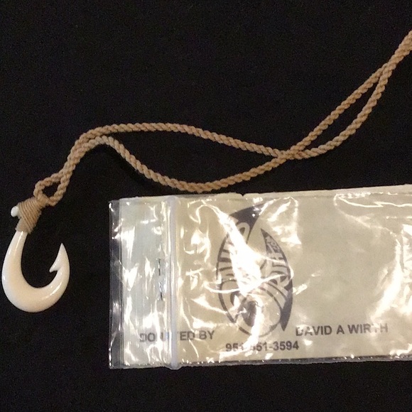 Ancient Hawaiian’s carved CIRCLE HOOKS - Picture 3 of 4